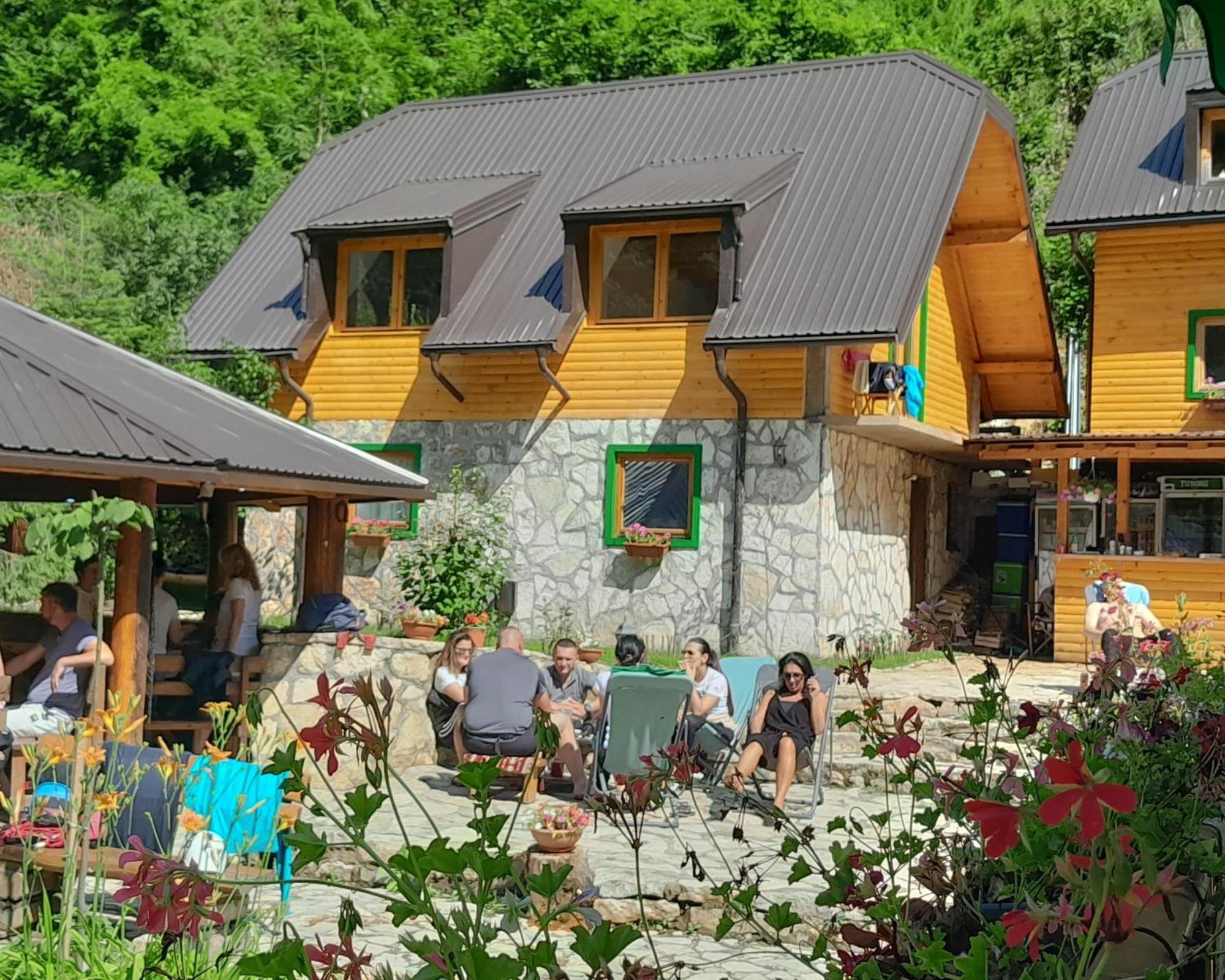 Rafting Camp Encijan Hotel Foca Exterior foto