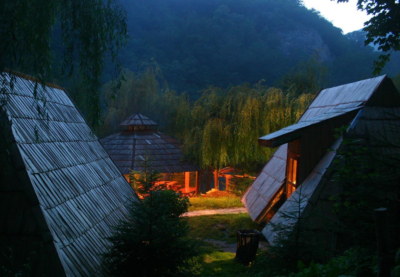 Rafting Camp Encijan Hotel Foca Exterior foto